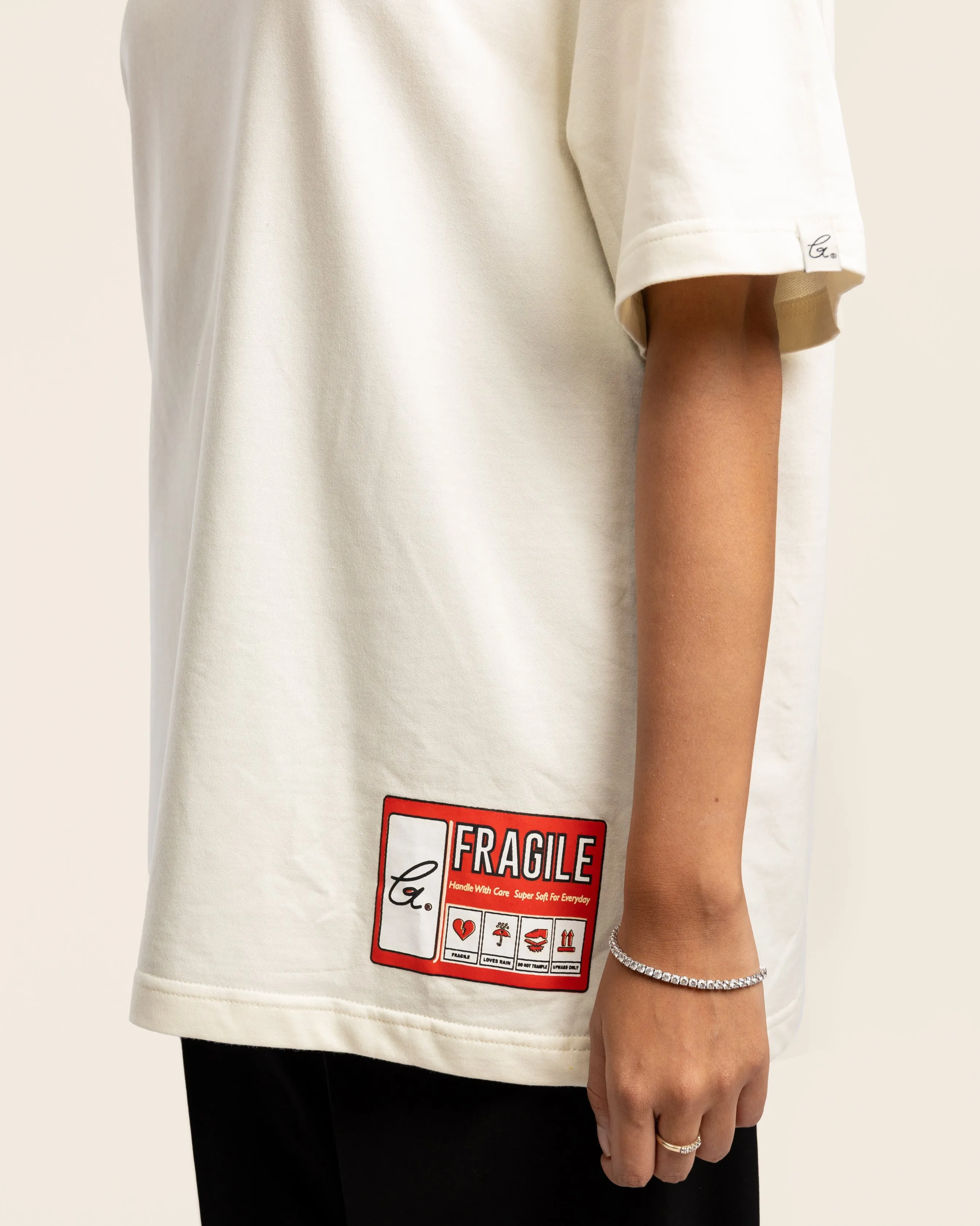 FRAGILE TEE 'PEACE'