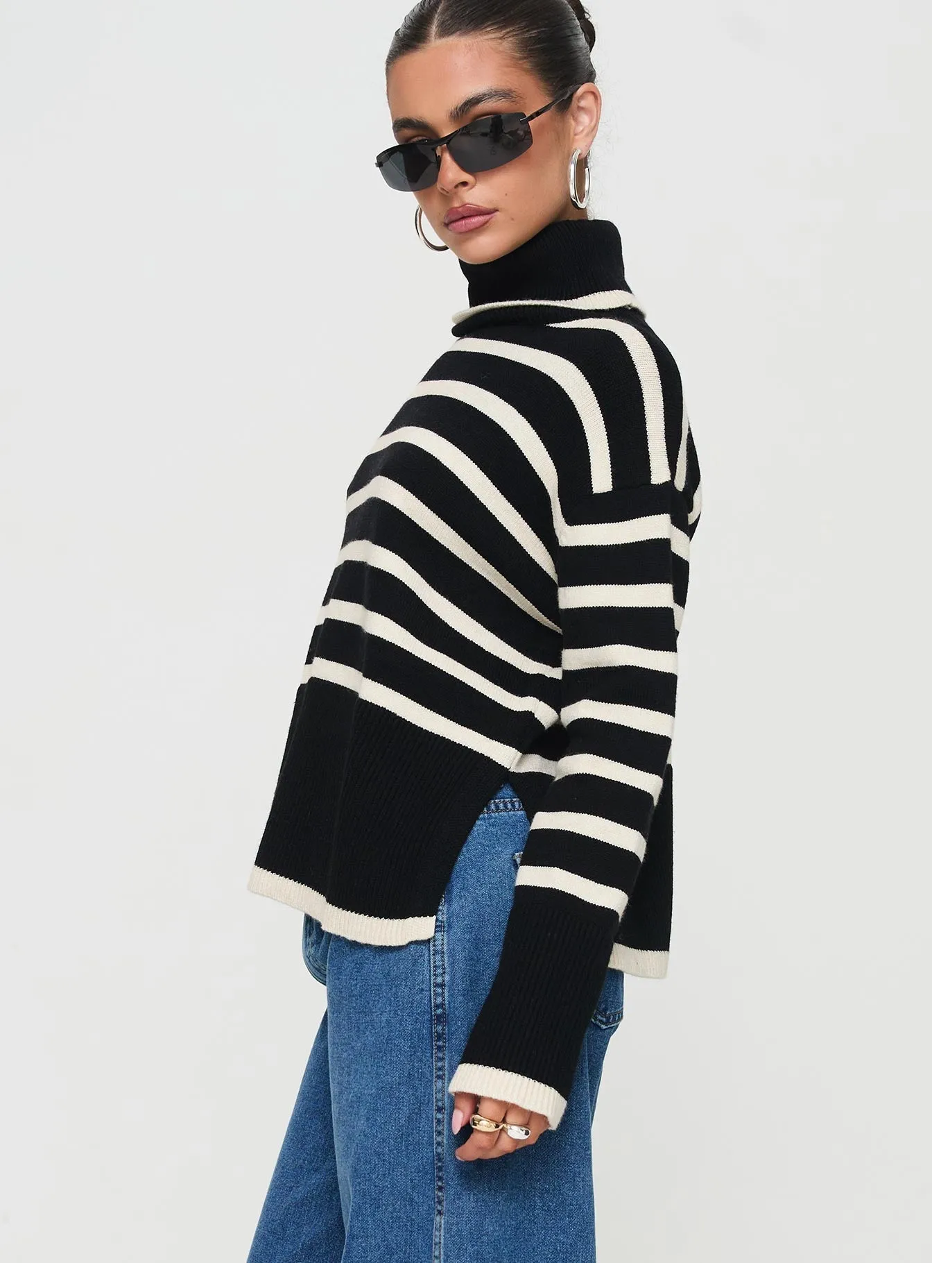 Latch Turtle Neck Stripe Sweater Black / White