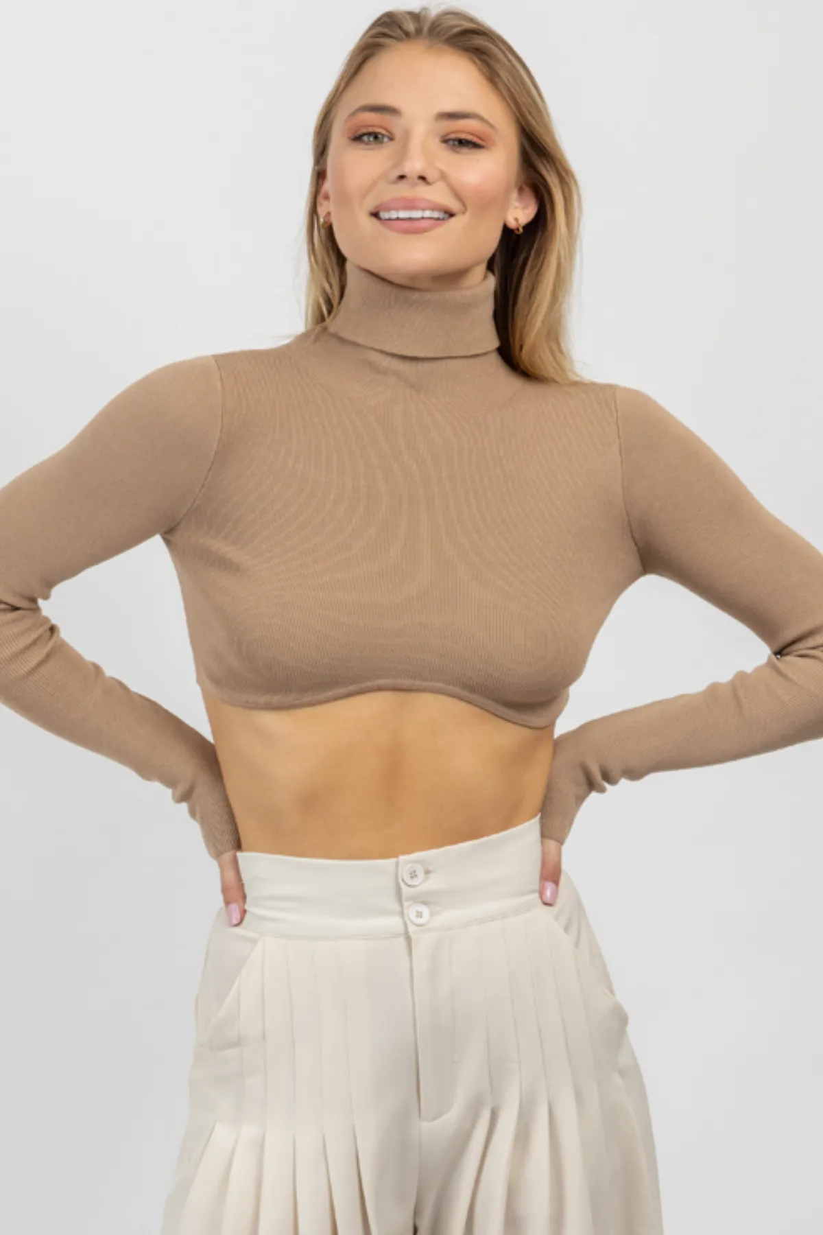 LATTE TURTLENECK UNDERBUST CROP