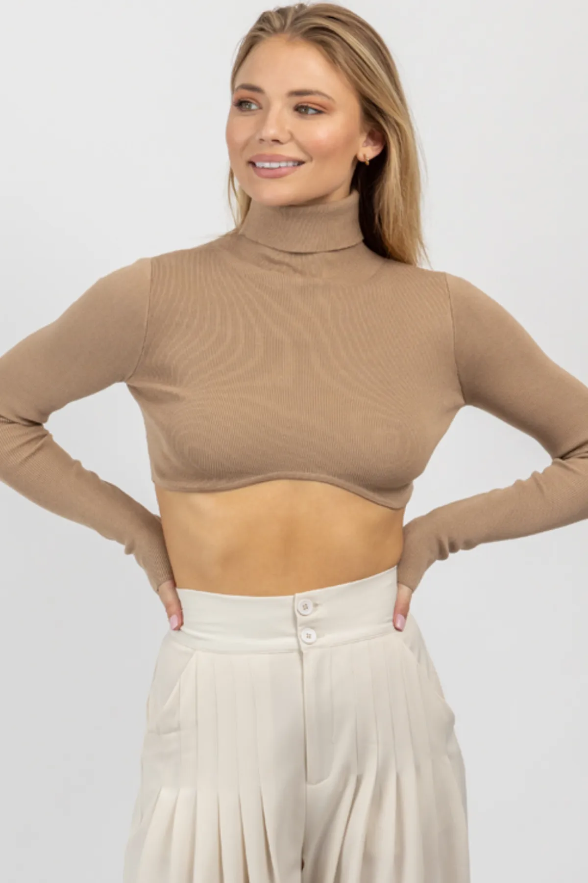 LATTE TURTLENECK UNDERBUST CROP