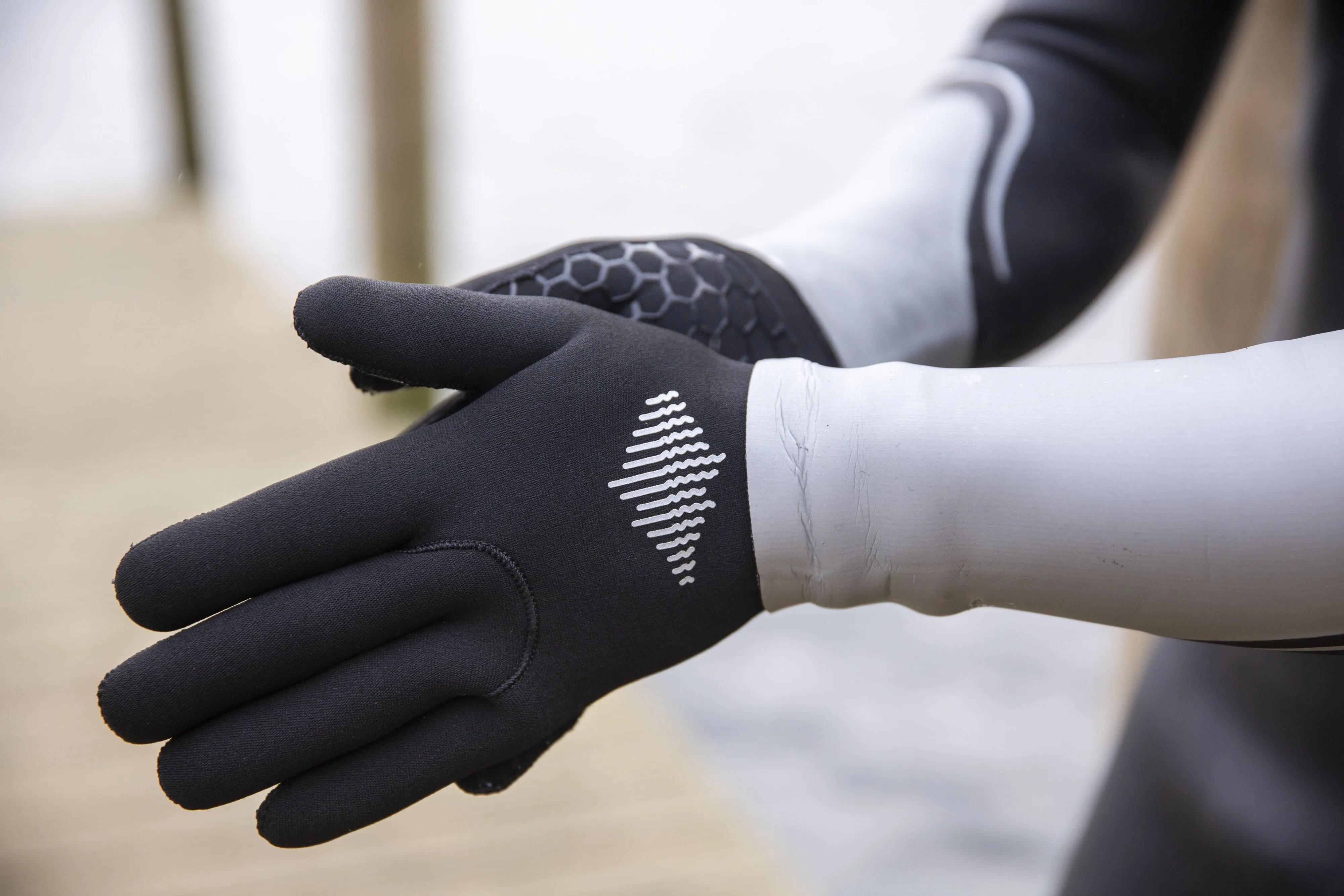 Outdoor Swimming Gloves