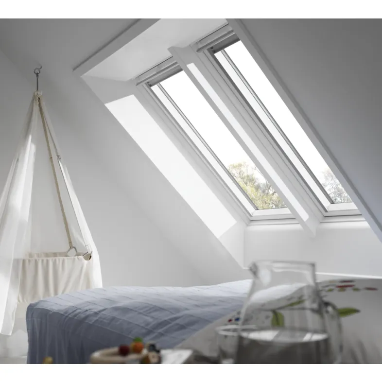 VELUX GGL PK06 2067 High Energy Efficiency Glazing White Painted Centre-Pivot Window (94 x 118 cm)