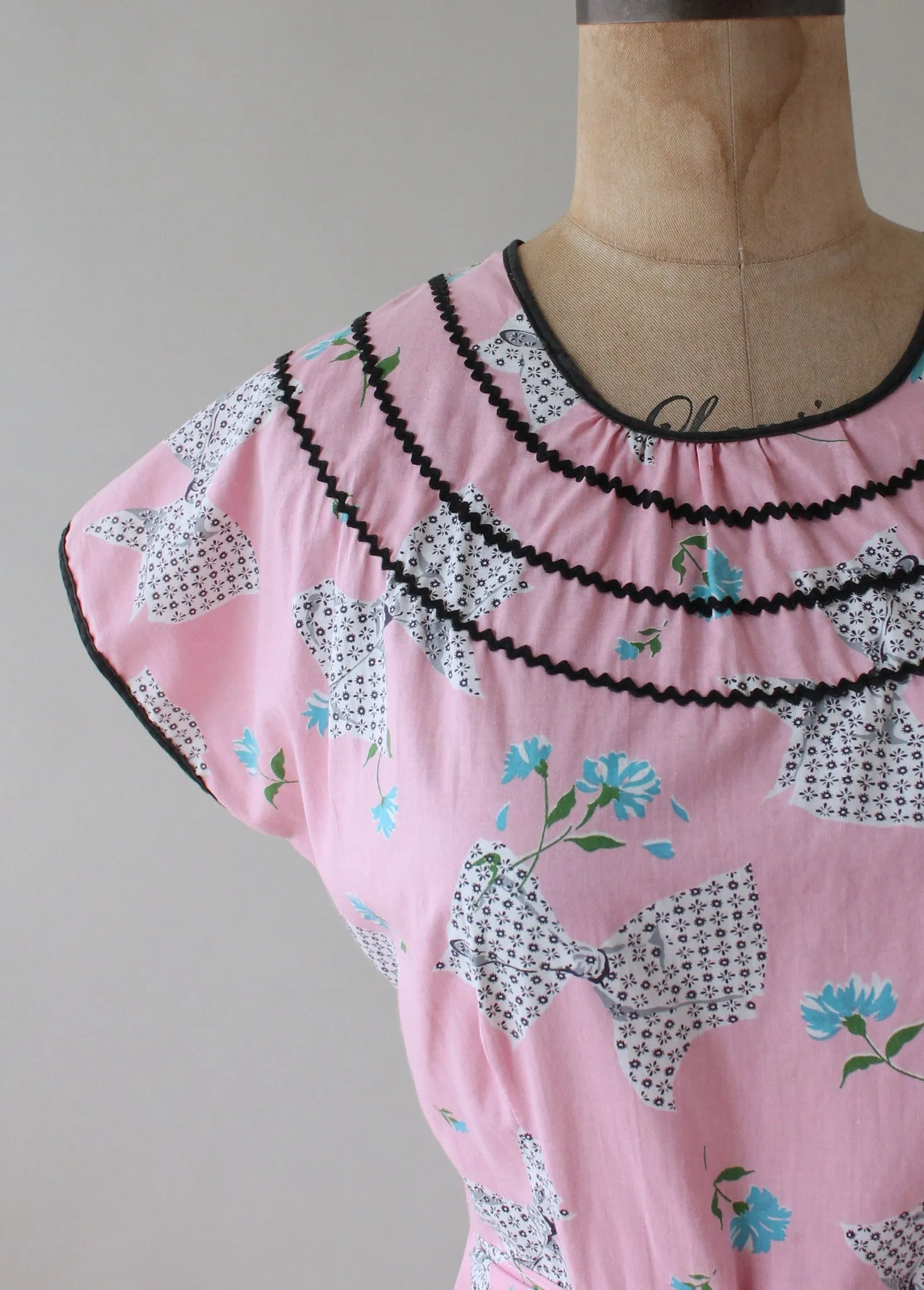 Vintage 1950s Sweet Novelty Print Pink Wrap Dress